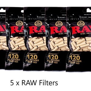 Può includere: Cinque confezioni di filtri per sigarette RAW in carta naturale non raffinata. Ogni confezione contiene circa 120 filtri XL.