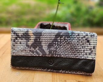 tobacco pouch made of pre-cut leather scraps, textured, marble print