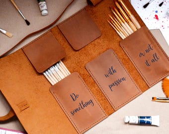 Rouleau de pinceaux en cuir personnalisé : étui à pinceaux d'artiste fait main