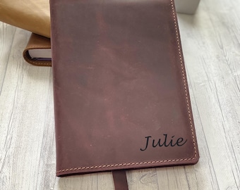 Couverture de journal en cuir faite main : étui pour ordinateur portable personnalisé rechargeable