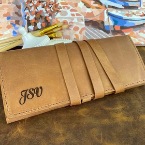 Leather paint brush roll, Personalized Brush pouch for artist, Paint brush case for artist, Paint brush holder, Custom Gift for painter