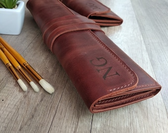 Leather paint brush holder, Brush roll for an artist, Leather pencil roll case, Personalized gift for painter, Artist Tool Roll