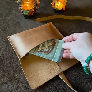 Bolsa de tarot de cuero personalizada - Organizador personalizado para Oracle Deck - Regalo entusiasta del tarot - Regalo de Navidad - Regalo para amante del tarot