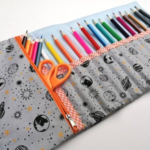 Pencil case planets grey