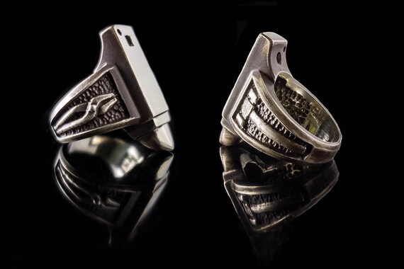 Anvil wedding rings | Beachweddingtips.com