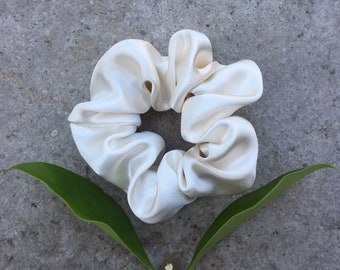 Silk Scrunchie Fat, hair accessory, hair care, beauty, ties, elastics