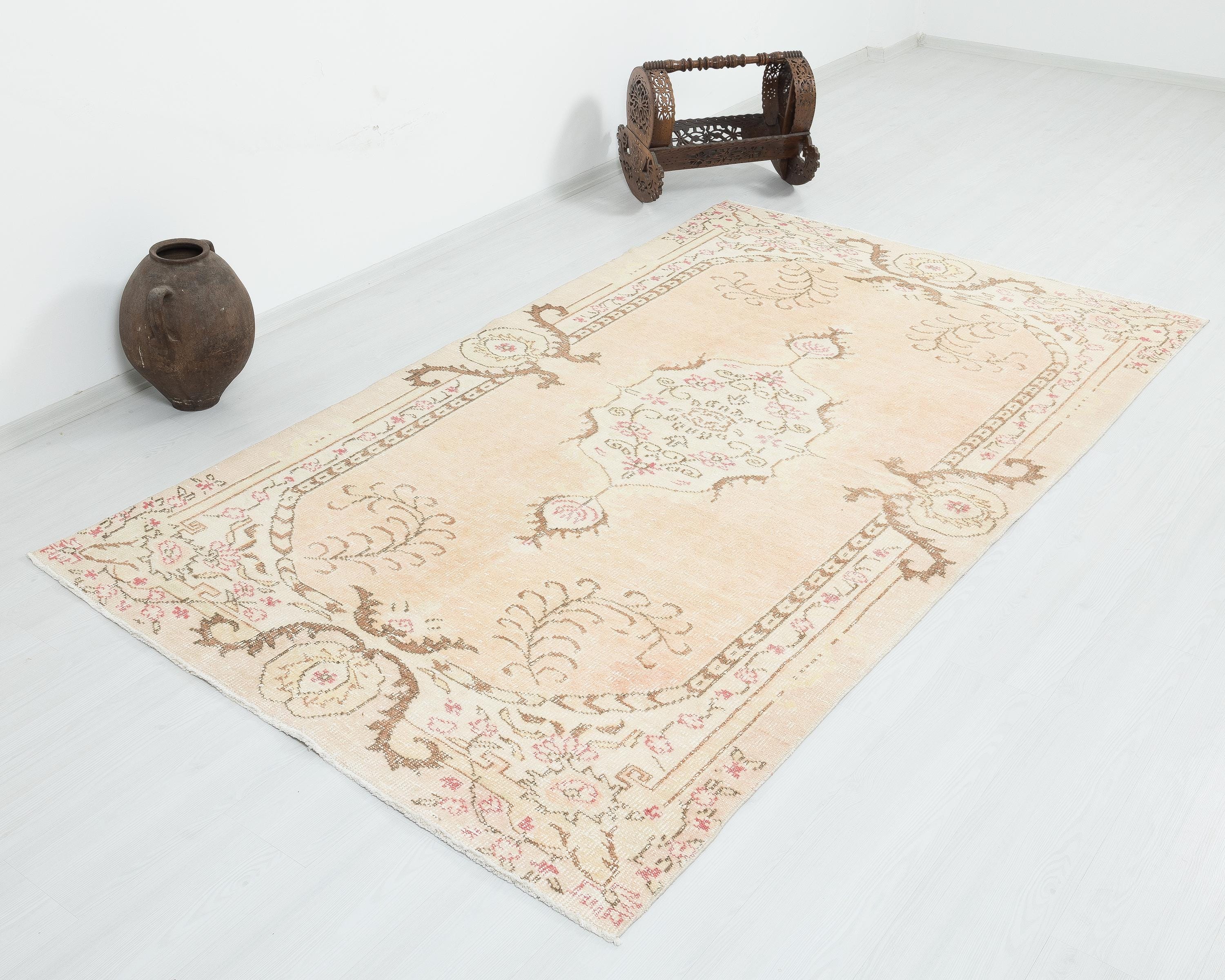 5x9 ヴィンテージ トルコ ウシャク ラグ：花柄アナトリア エリア ラグ