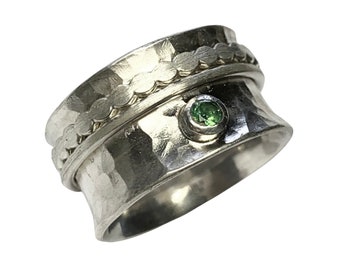 Rotating ring with a green diopside, goldsmith's work