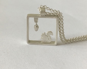 Picture frame squirrel with acorn