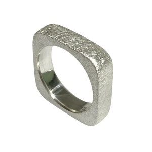 Eckiger Ring, handgefertigt
