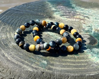 Tigers eye bracelet. 8 mm blue and golden tigers eye bracelet.