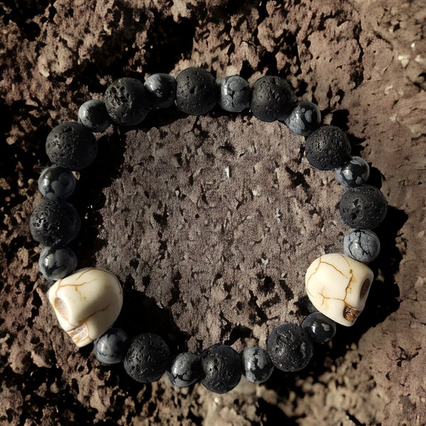 White skull Armband aus Lava, Schneeflocken Obsidian und Howlith