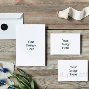Mockup de cartão rústico, mockup de convite de casamento, mockup de cartão RSVP, mockup de cartão em branco, mockup de conjunto de convites, mockup de casa de fazenda Flat lay