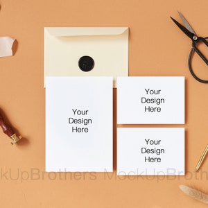 Mockup de convite de casamento, mockup de RSVP, mockup de cartão de agradecimento, mockup flat lay, 5x7, mockup de papelaria amarela, mockup PSD, casamento de luxo