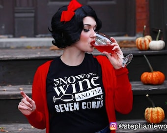 Biancaneve e i sette tappi di sughero unisex a tema vino unisex t-shirt e canotta, EPCOT, cibo, vino, bere in tutto il mondo