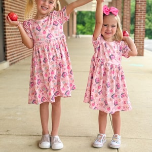 cute picture day dresses What To Wear For Memorial Day: Outfits To Wear All Summer Fashion Blog full of festive atmosphere Floral, Flowy, and Fabulous: Must-Have