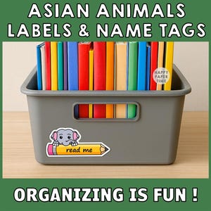 Puede incluir: Un contenedor de almacenamiento gris lleno de libros coloridos. Una pegatina de un elefante en un l&aacute;piz que dice "read me" est&aacute; en el contenedor. El texto en la parte superior dice "ASIAN ANIMALS LABELS & NAME TAGS" y en la parte inferior "ORGANIZING IS FUN!"