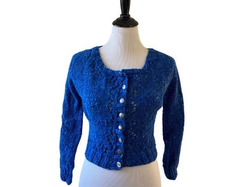 Cárdigan de lana azul hecho a mano