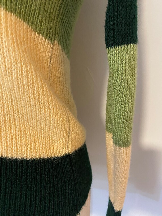 70s Green and Cream Shawl Neck Sweater - image 4