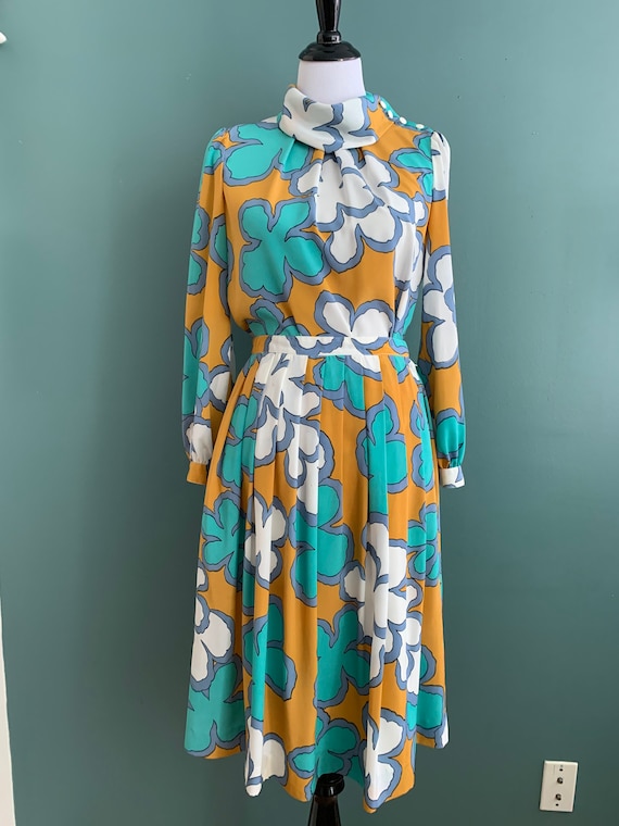 Vintage Flower Power Blouse and Matching Skirt, M