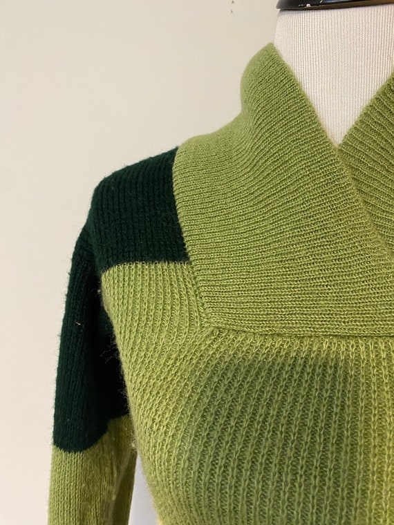 70s Green and Cream Shawl Neck Sweater - image 3