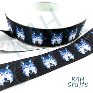 Könnte beinhalten: Schwarz-blaues Band mit Wolfsmuster. Das Band ist 3,8 cm breit und perfekt zum Basteln, Verpacken von Geschenken und für Haarbänder.