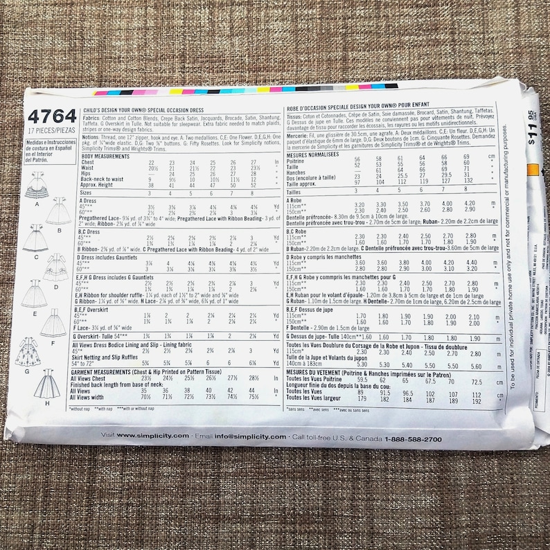 Pode incluir: Um envelope de padr&atilde;o Simplicity, com um design de vestido para ocasi&otilde;es especiais para crian&ccedil;as. O envelope mostra ilustra&ccedil;&otilde;es de v&aacute;rios estilos de vestidos, medidas e requisitos de tecido. O pre&ccedil;o &eacute; de $11,95.