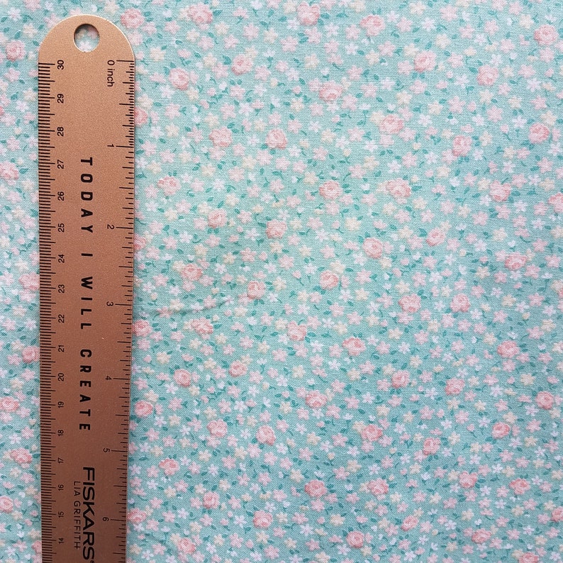 VW0752 Tiny Print Floral 23 Yard Vintage Fabric Apparel Fabric Calico Floral Print Quilt Fabric