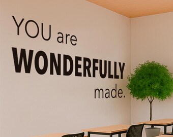 Minimalistische 'You Are Wonderfully Made'-vinyl muursticker | Kwekerij, kinderen, klaslokaal | Psalm 139:14
