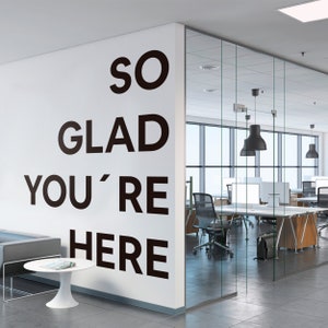 Tan contento de que estés aquí Oficina Paredes Arte Decoración Etiqueta de la pared