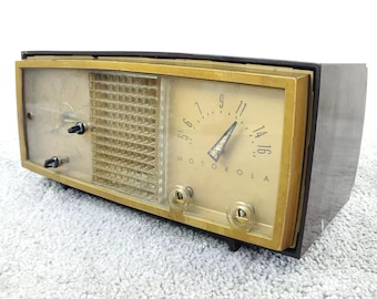 Radio con reloj a válvulas Motorola 62C1A AM MCM de baquelita marrón de estilo antiguo que no funciona