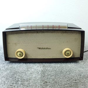 Motorola Model 52X Tube Radio AM Walnut Bakelite Vintage 1952 Tested Working