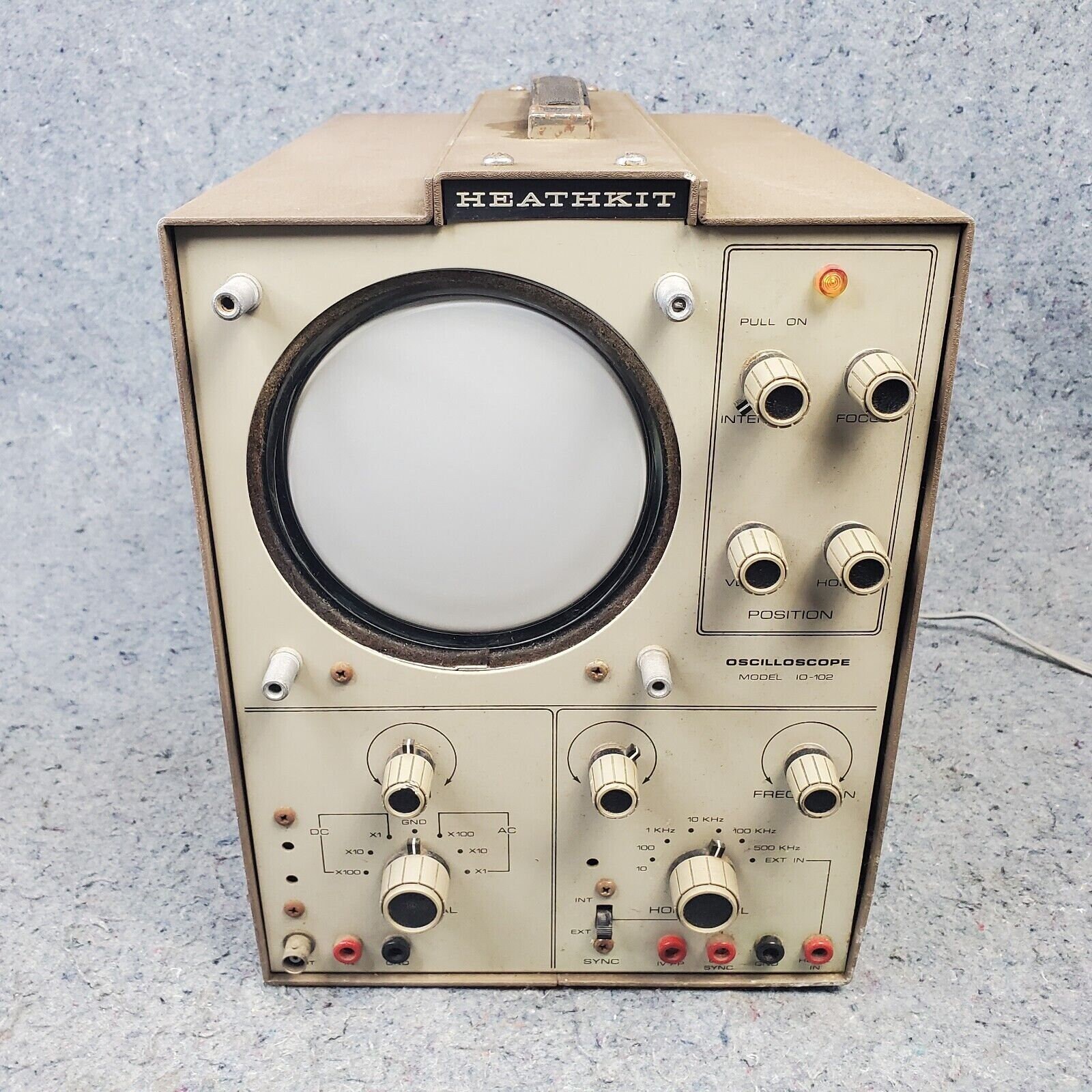 Vintage Heathkit Oscilloscope Model I0102 Analyzer Analog POWERS ON