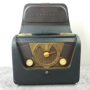 Zenith Tube Radio Model H503-Y Black Portable For Repair Vintage Powers ON