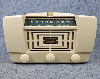 RCA Victor Tube Radio 66X12 AM Golden Throat Off White Vintage 1940s MCM Works