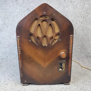 Gloritone Cathedral Tombstone Tube Radio Model 27 Screen Grid AM Vintage