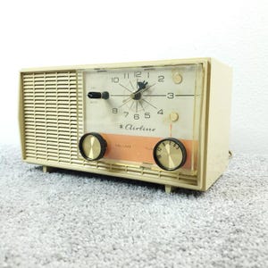 Wards Airline GEN-1817A Tube Radio Clock AM Vintage 1950&#39;s Beige Not Working