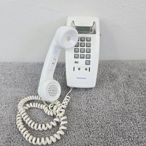 Radioshack Phone 43-3240 Corded Desk Wall Telephone Pushbutton Vintage UNTESTED