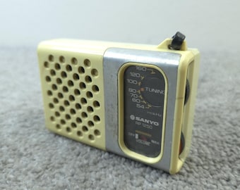 希少な東芝ソリッドステート AM FM ハンドヘルドポータブル