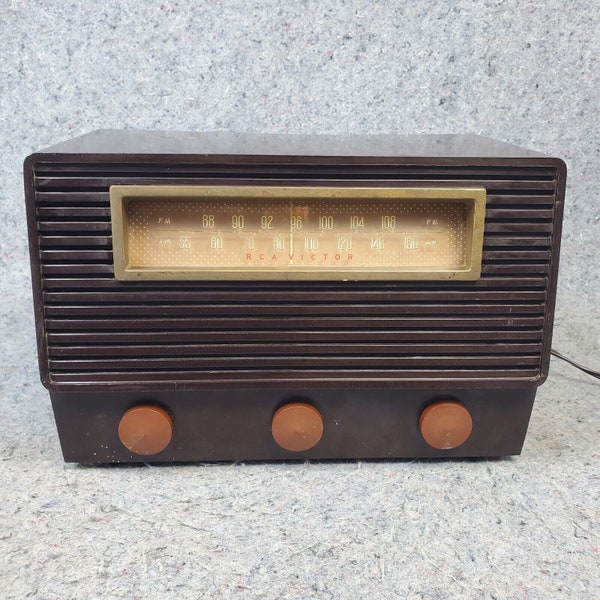 RCA Victor Tube Radio Brown Vintage 1960's Mcm Brown Bakelite AM/FM Working