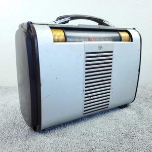 RCA Victor 66BX Tube Radio Portable AM Vintage Globetrotter For Parts Or Display