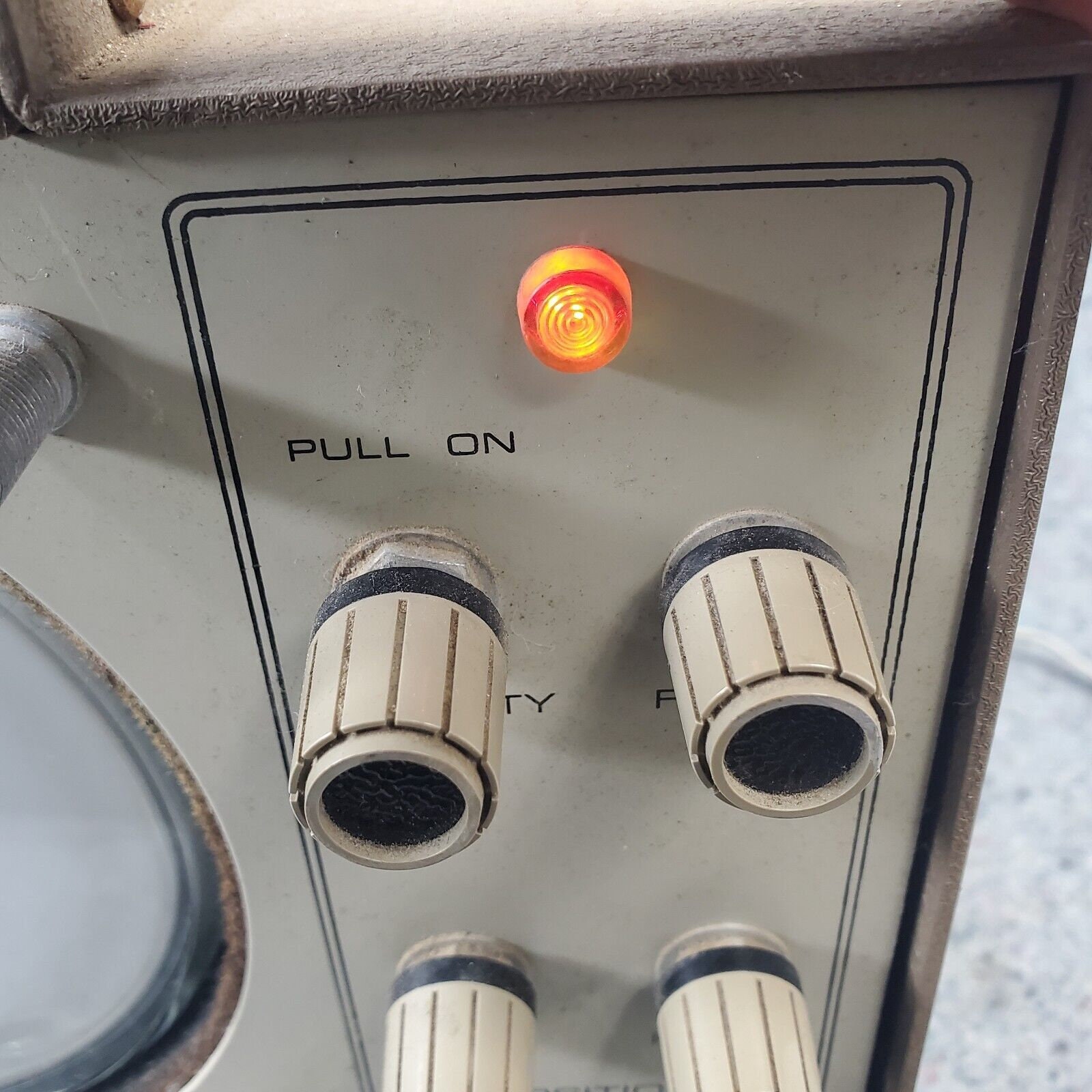 Vintage Heathkit Oscilloscope Model I0102 Analyzer Analog POWERS ON