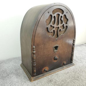 Gloritone Cathedral Tube Radio Vintage 1930&#39;s Screen Grid AM Wooden NOT Working