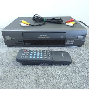 Videoregistratore Toshiba M-635, videoregistratore Hi-Fi, lettore VHS e telecomando, vintage works