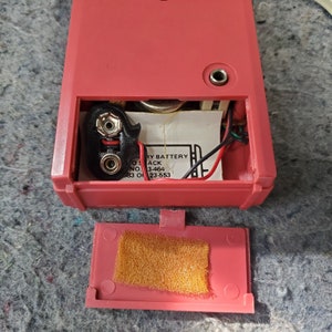 Vintage Realistic AM Transistor Radio Flavoradio Pocket Handheld Pink ...