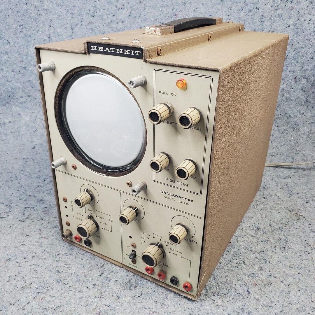 Vintage Heathkit Oscilloscope Model I0102 Analyzer Analog POWERS ON