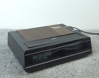 Caprese AM/FM Digital Alarm Clock Radio Wood Grain Vintage 1970s CR2000 Works