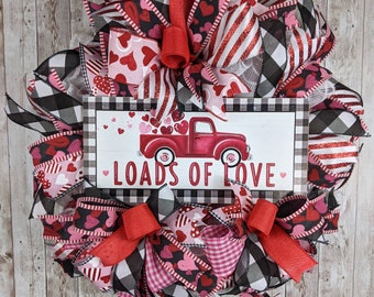 Valentines truck wreath, Classic Valentine's day decor, Heart wreath for front door