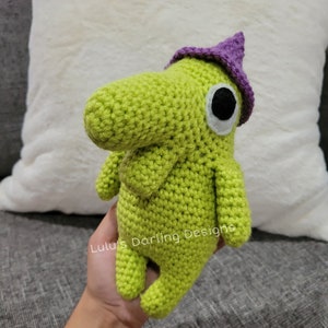 Peluche verte dessin animé adulte petit bonhomme au crochet