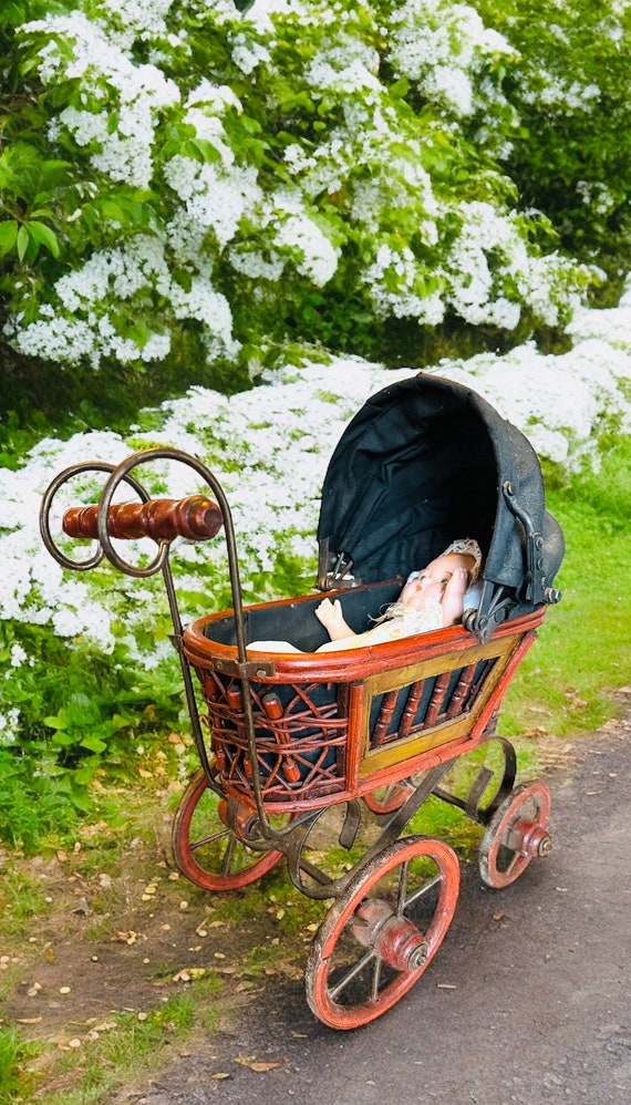 Antique/Vintage Victorian Baby Doll Carriage / Bug